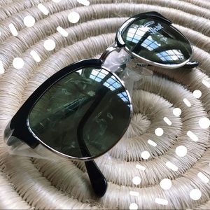 🙌🏻NWOT Persol folding sunglasses🙌🏻